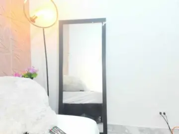 Nicol-Zurich  live sex cam