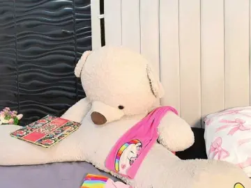 Nicol-Zurich  live sex cam
