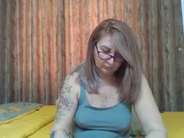 Chaudeevely  live sex cam