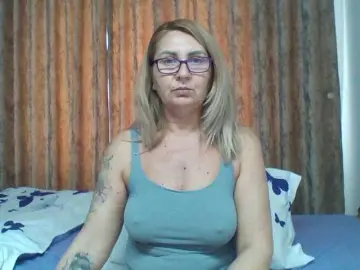 Chaudeevely  live sex cam