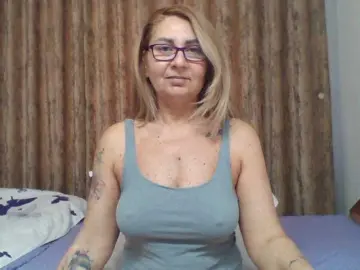 Chaudeevely  live sex cam
