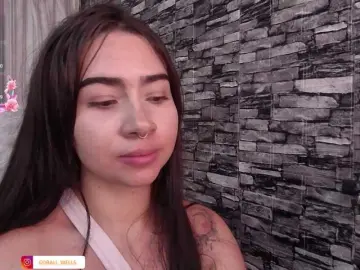 Coralwells  live sex cam