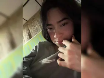 Coralwells  live sex cam