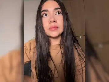 Coralwells  live sex cam