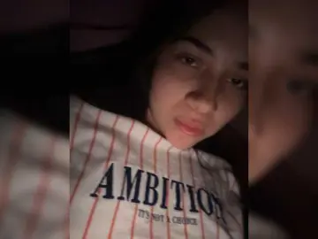 Coralwells  live sex cam