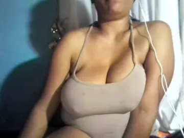 MIRANDAW  live sex cam