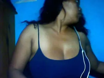 MIRANDAW  live sex cam