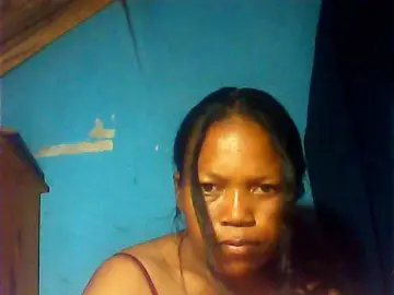 MIRANDAW  live sex cam
