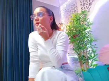 MilaKunnis  live sex cam