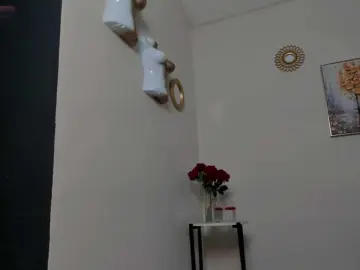 Naiely-Naides  live sex cam