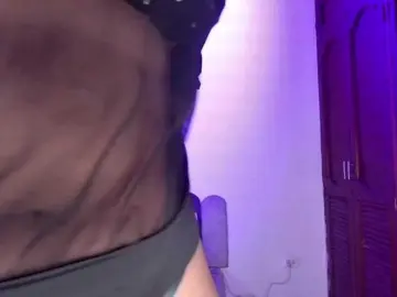 Tyna-brown  live sex cam