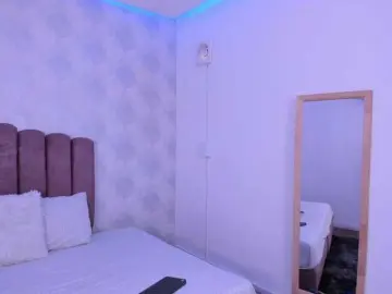 Kimmie-Bloomie  live sex cam