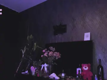 Goth-bimbo  live sex cam