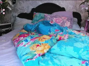 Goth-bimbo  live sex cam