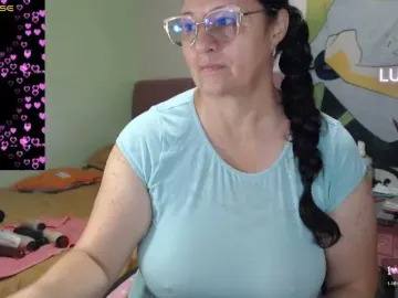 Rouseehotglad  live sex cam