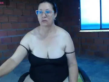 Rouseehotglad  live sex cam