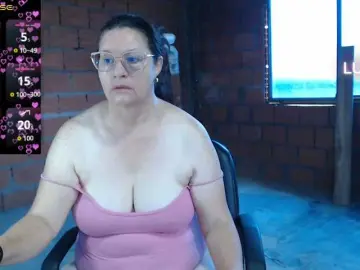 Rouseehotglad  live sex cam