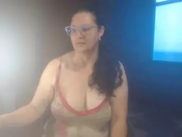 Rouseehotglad  live sex cam