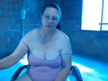 Rouseehotglad  live sex cam