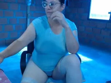 Rouseehotglad  live sex cam