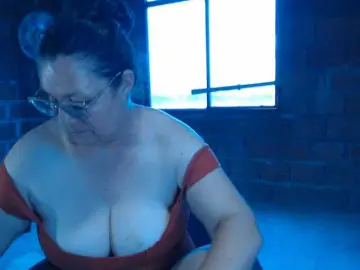Rouseehotglad  live sex cam