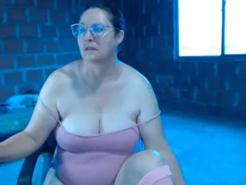 Rouseehotglad  live sex cam