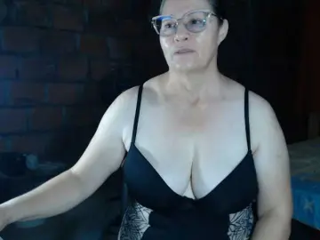 Rouseehotglad  live sex cam