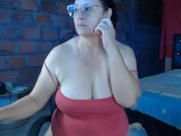 Rouseehotglad  live sex cam