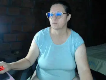 Rouseehotglad  live sex cam