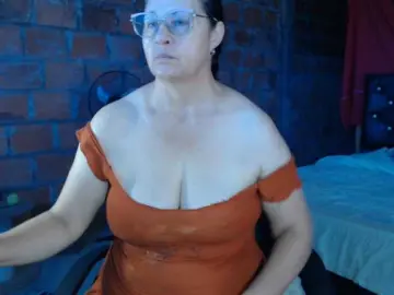 Rouseehotglad  live sex cam