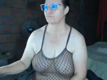 Rouseehotglad  live sex cam