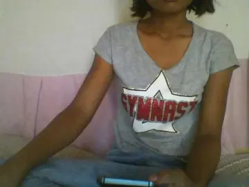 YoungNatie  live sex cam