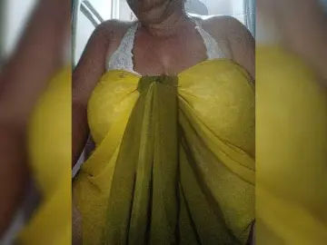 Xo4y2sexa  live sex cam