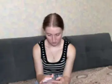 DionneCrum  live sex cam