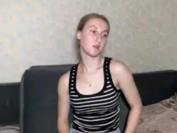 DionneCrum  live sex cam