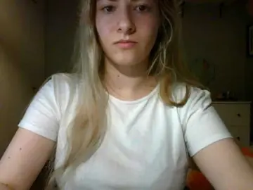 RosieJune  live sex cam