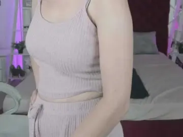 Livia-Shy  live sex cam