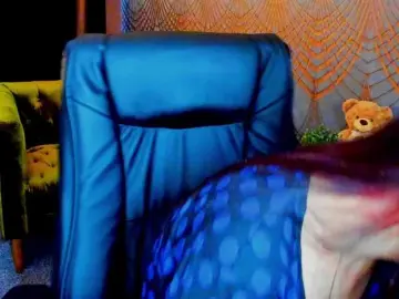 Livia-Shy  live sex cam