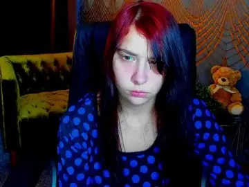 Livia-Shy  live sex cam
