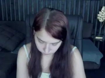 Livia-Shy  live sex cam