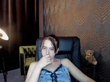 Livia-Shy  live sex cam