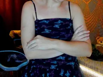 Livia-Shy  live sex cam