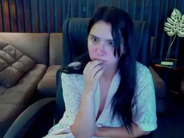 Livia-Shy  live sex cam