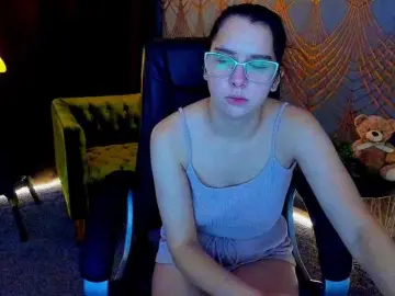 Livia-Shy  live sex cam