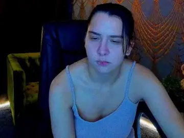 Livia-Shy  live sex cam
