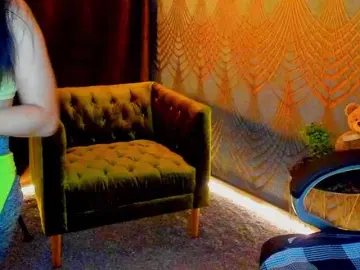 Livia-Shy  live sex cam