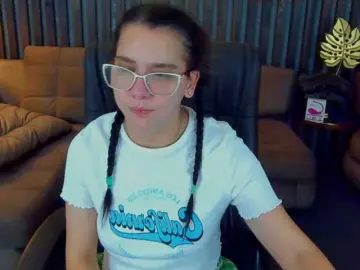 Livia-Shy  live sex cam
