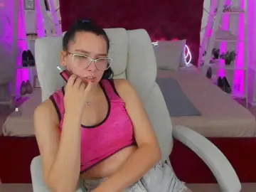 Livia-Shy  live sex cam