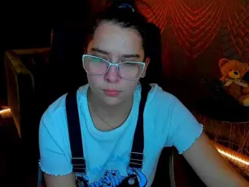 Livia-Shy  live sex cam