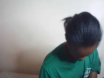 Suzyb  live sex cam